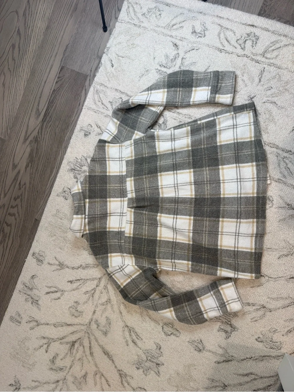 American Eagle Plaid Button Front Shacket XS | Gray & Ivory | Like New - Picture 9 of 9